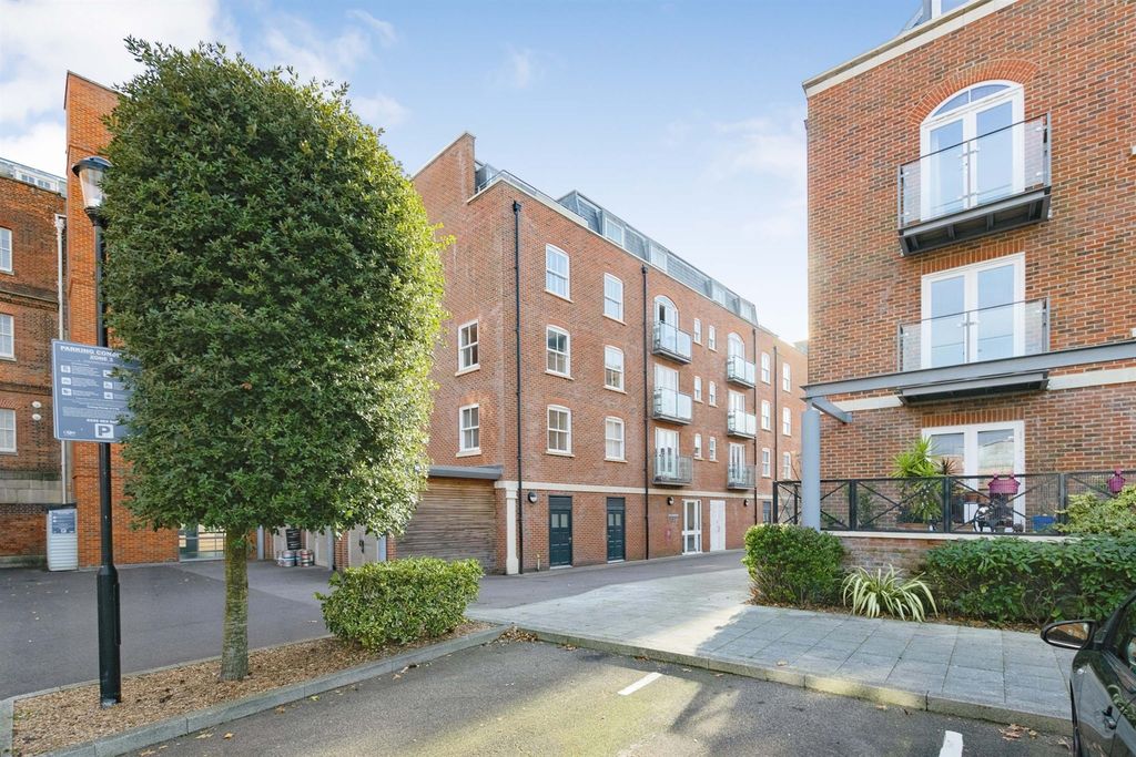 Property photo 1 of 8 Front