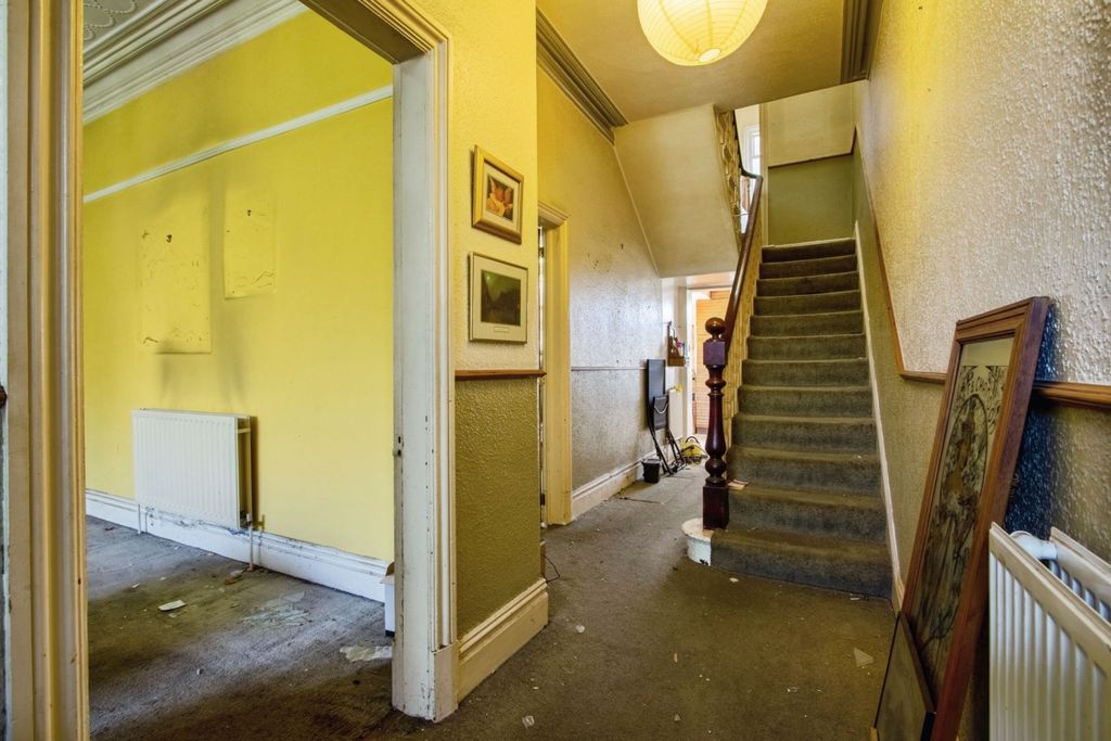 Property photo 2 of 15 Entrance Hall