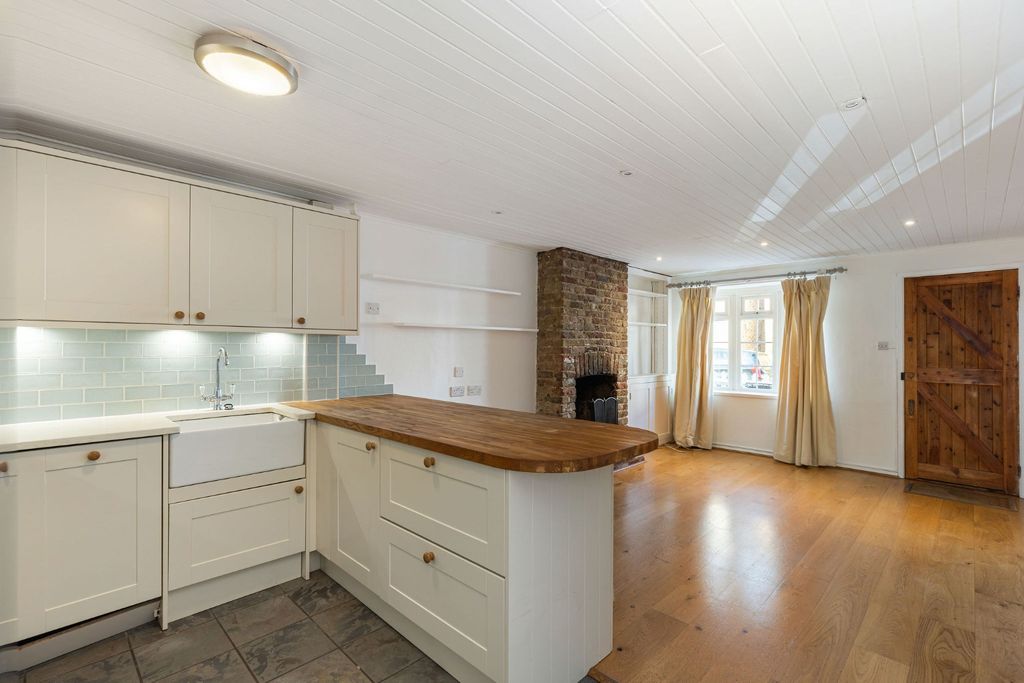 Property photo 2 of 11 4477621