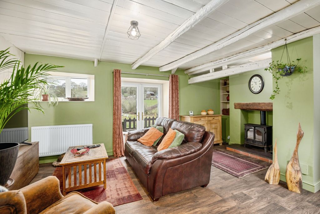 Property photo 3 of 21 Living Room