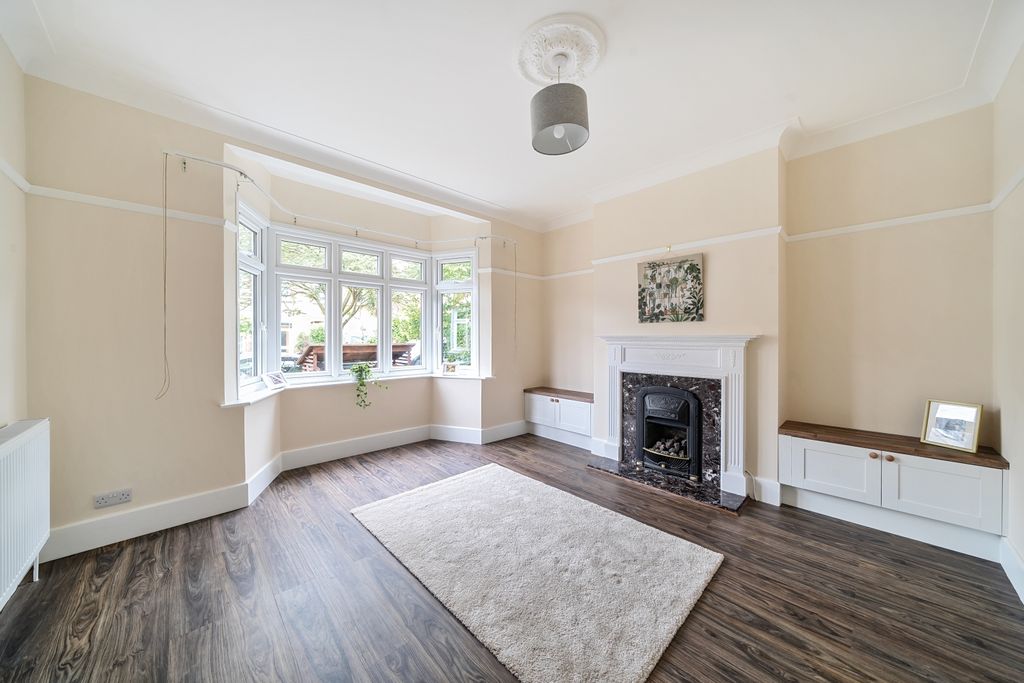 Property photo 2 of 22 Lounge