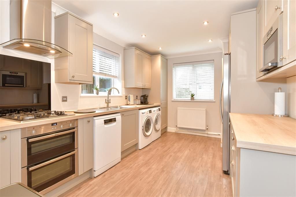 Property photo 1 of 11 Kitchen