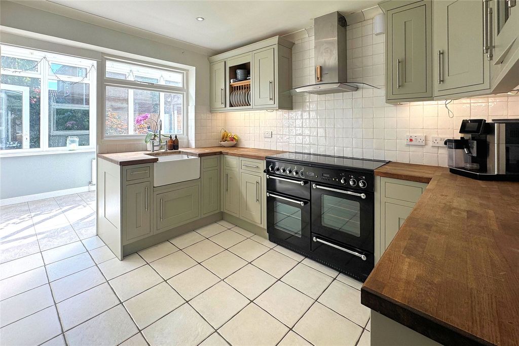 Property photo 2 of 19 Picture No. 12