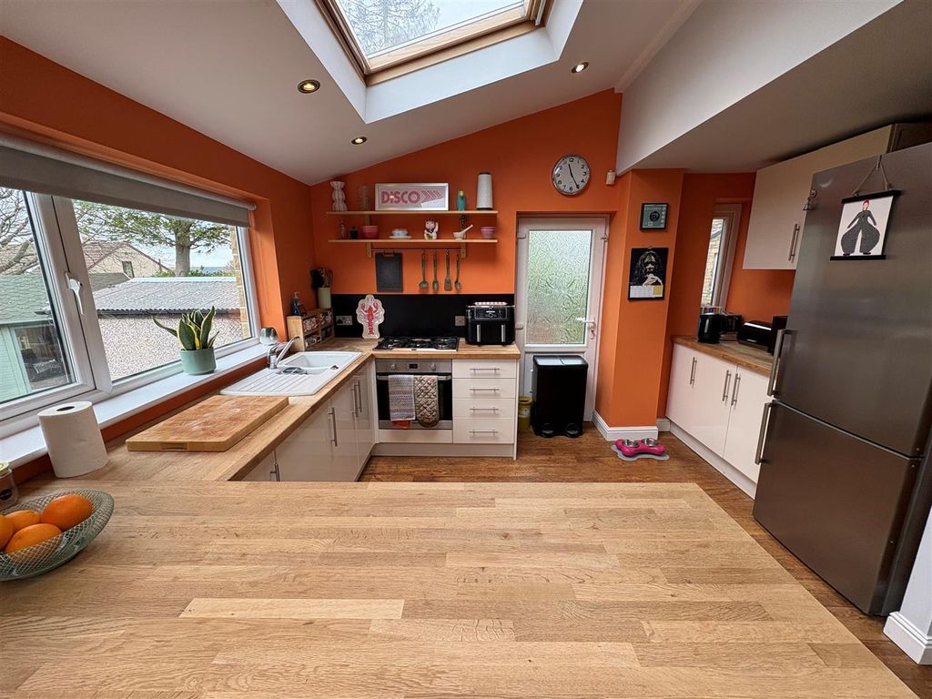 Property photo 3 of 28