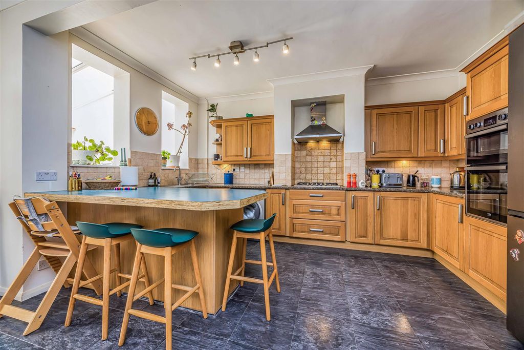 Property photo 2 of 19 3 Shelford Road, Southsea-Small-Porticomarketing-S