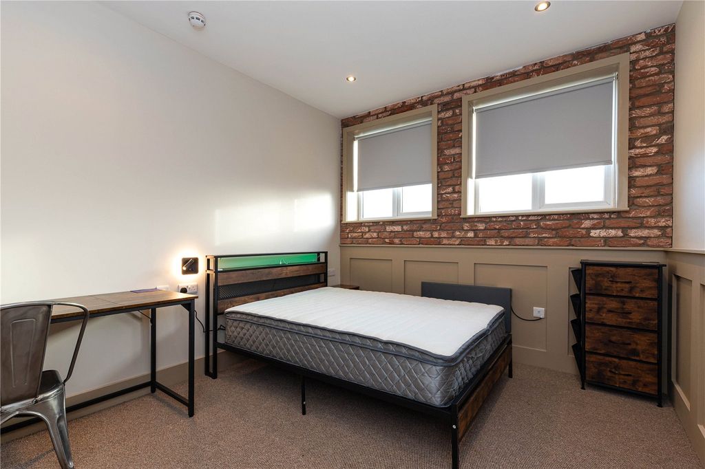 Property photo 1 of 14 Room 6