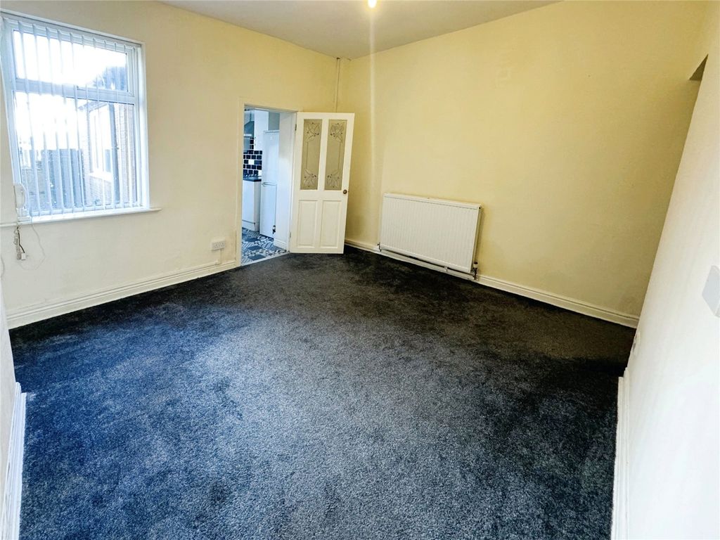 Property photo 3 of 8 Picture No. 11