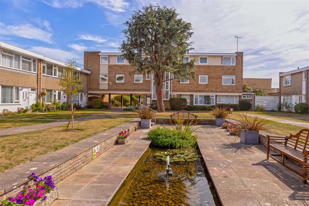 Property photo 1 of 14 Bramber Square_13.Jpg
