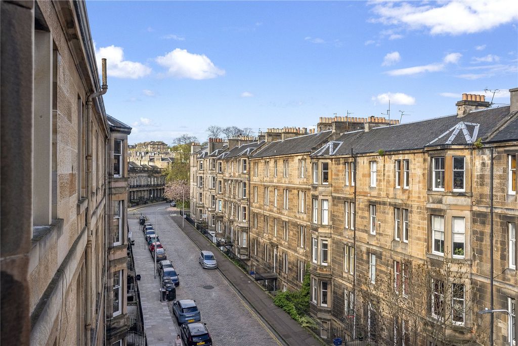 Property photo 1 of 15 Leslie Place Street