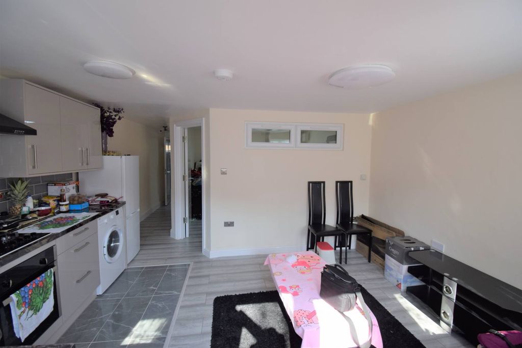 Property photo 2 of 7 Gallery