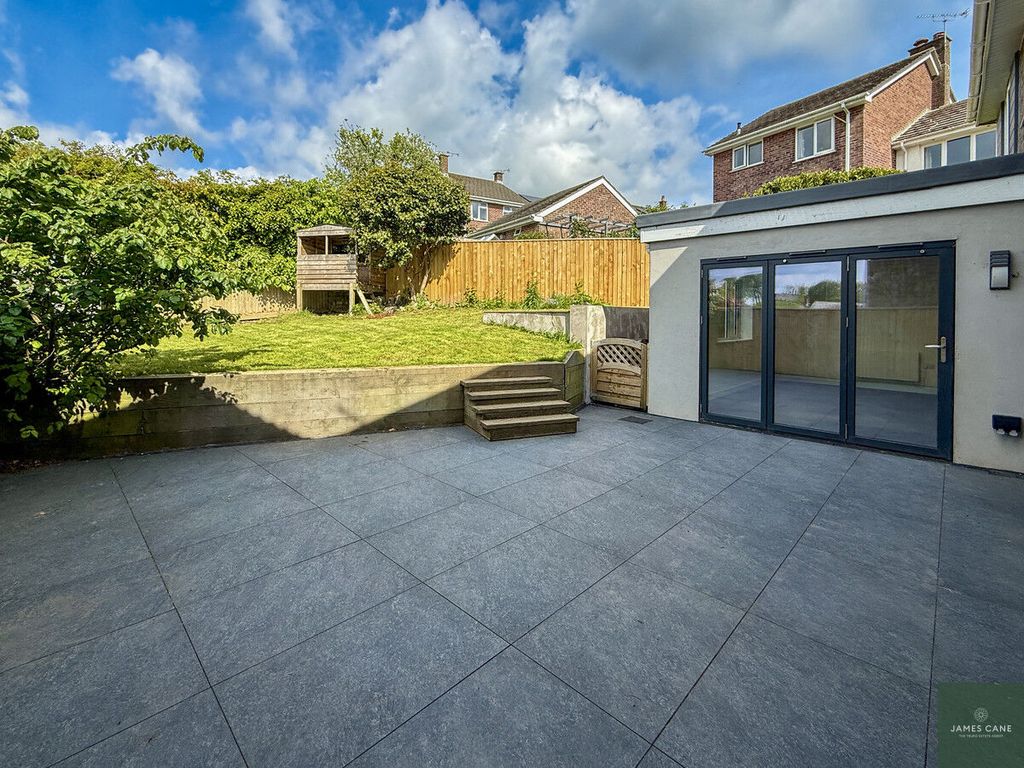 Property photo 2 of 22
