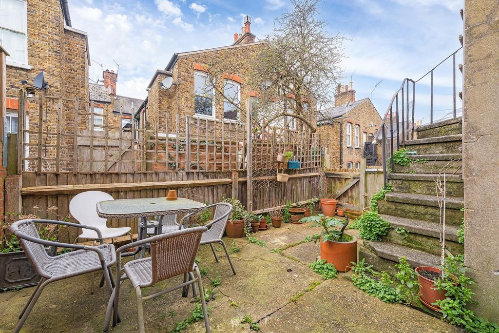 Property photo 2 of 11 Garden.Jpg