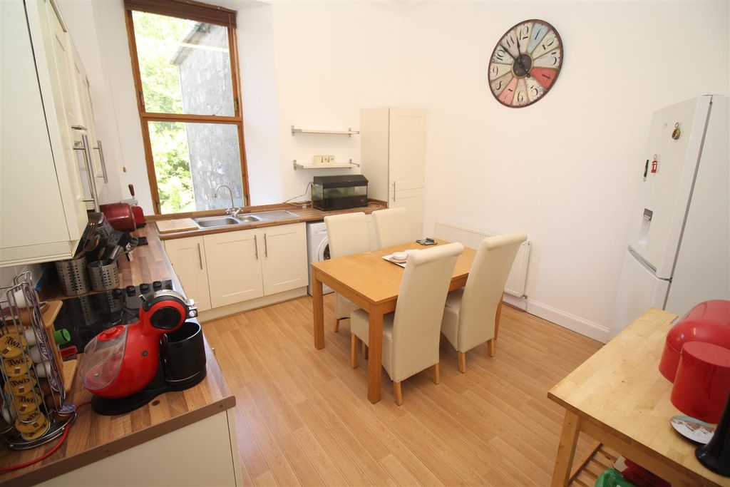 Additional image 6 of 4 bed flat for saleArdgowan Square, Greenock PA16