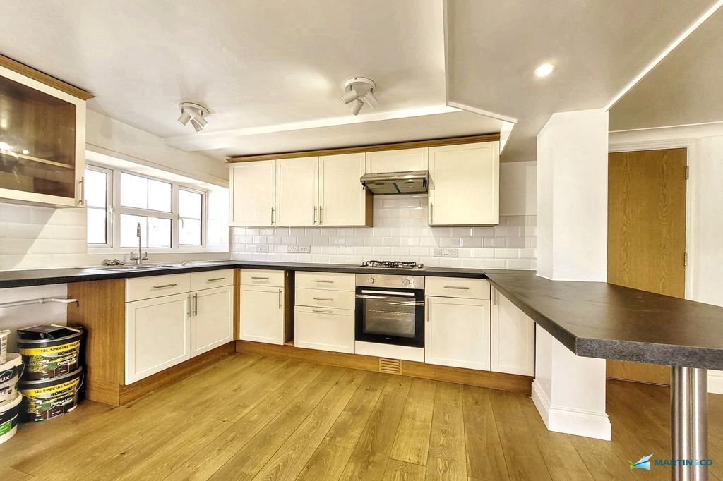 Property photo 2 of 8 7d96d68Bea6c4034Bb31E1A18d2115cc