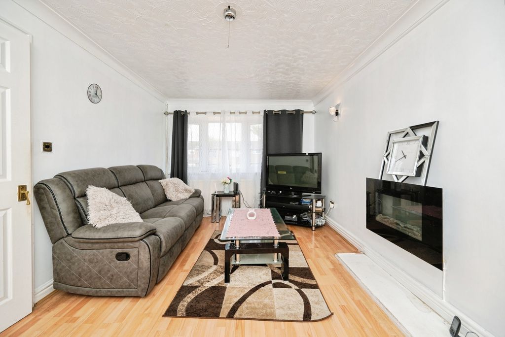Property photo 3 of 23 Pbox-Img.Jpg