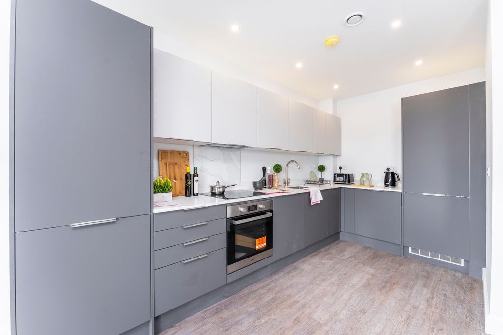 Property photo 3 of 8 Gallery