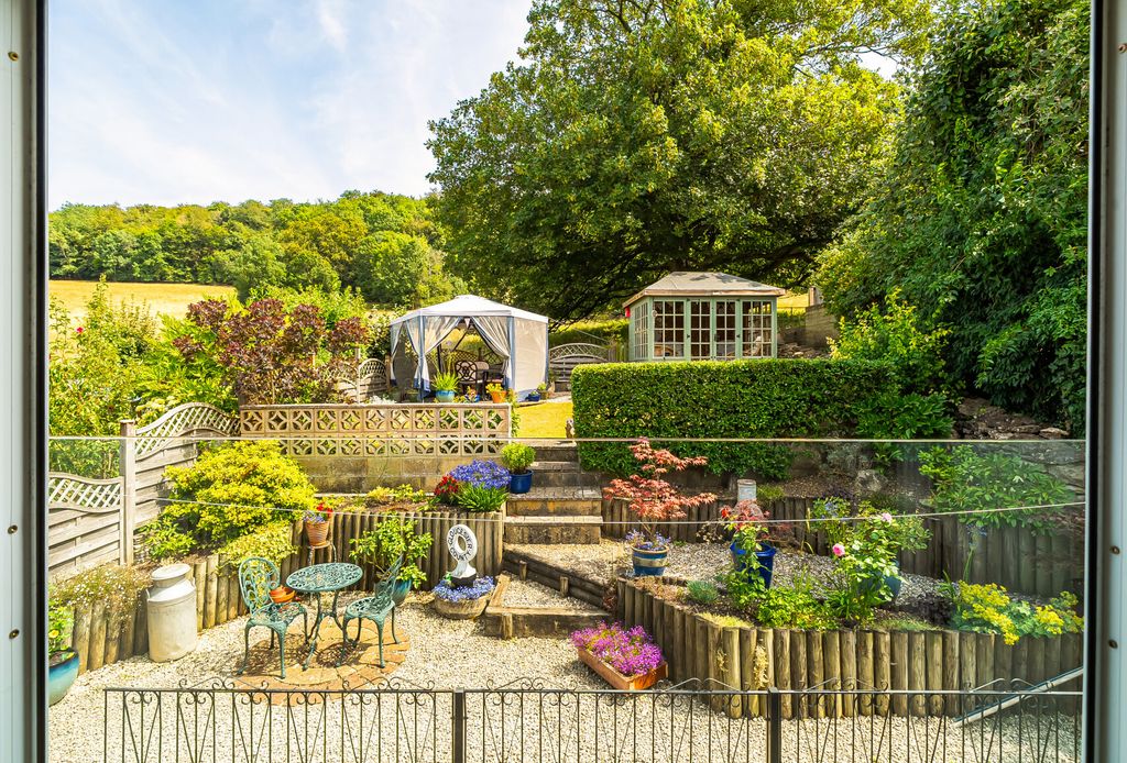 Property photo 2 of 20 1495279-10-6A60d9...