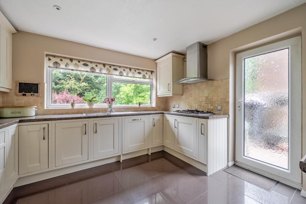 Property photo 3 of 19 Kitchen