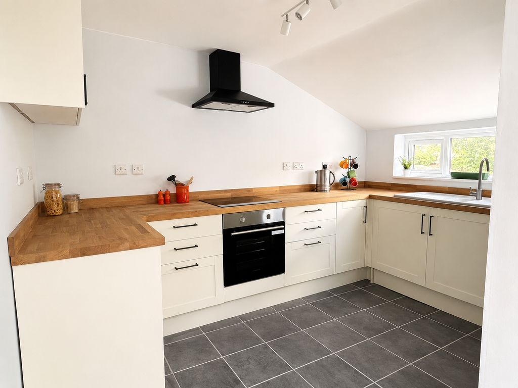 Property photo 2 of 14 Kitchen