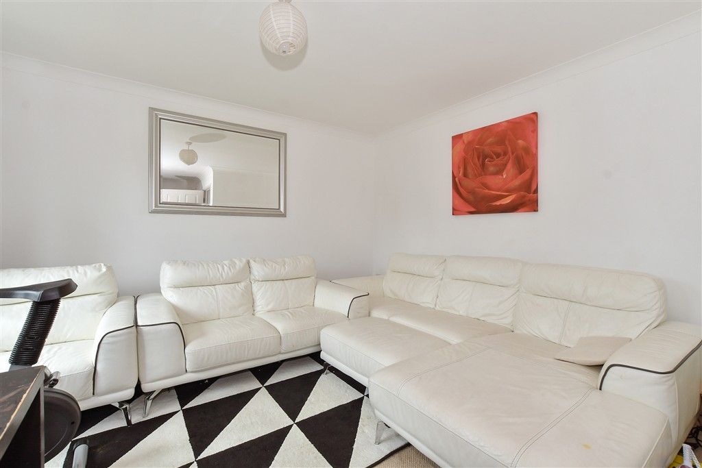 Property photo 1 of 13 Lounge