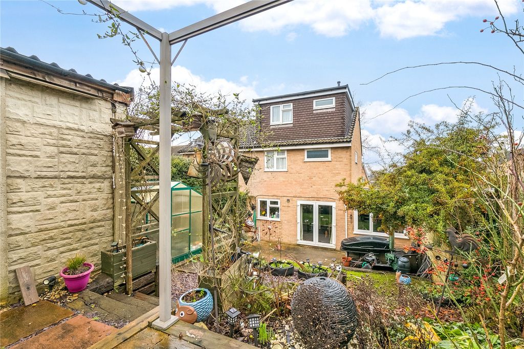 Property photo 2 of 14 Picture No. 23