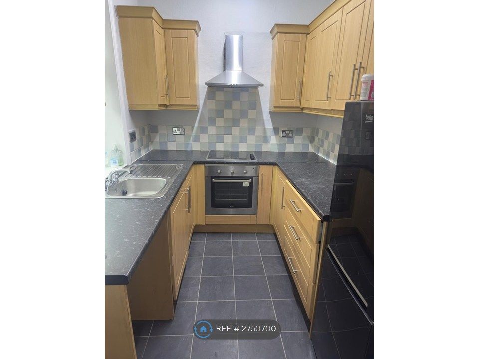 Property photo 3 of 10 Kitchen