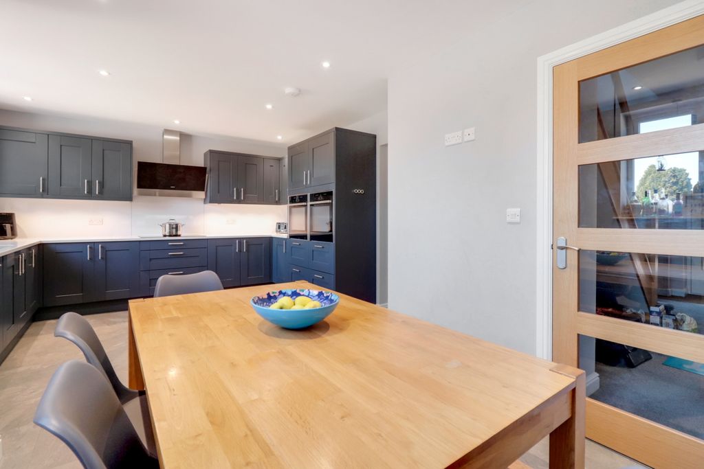 Property photo 3 of 16 Kitchen Breakfast Room
