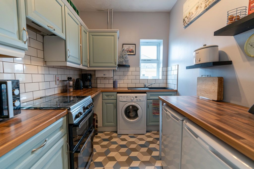 Property photo 3 of 9 Photo