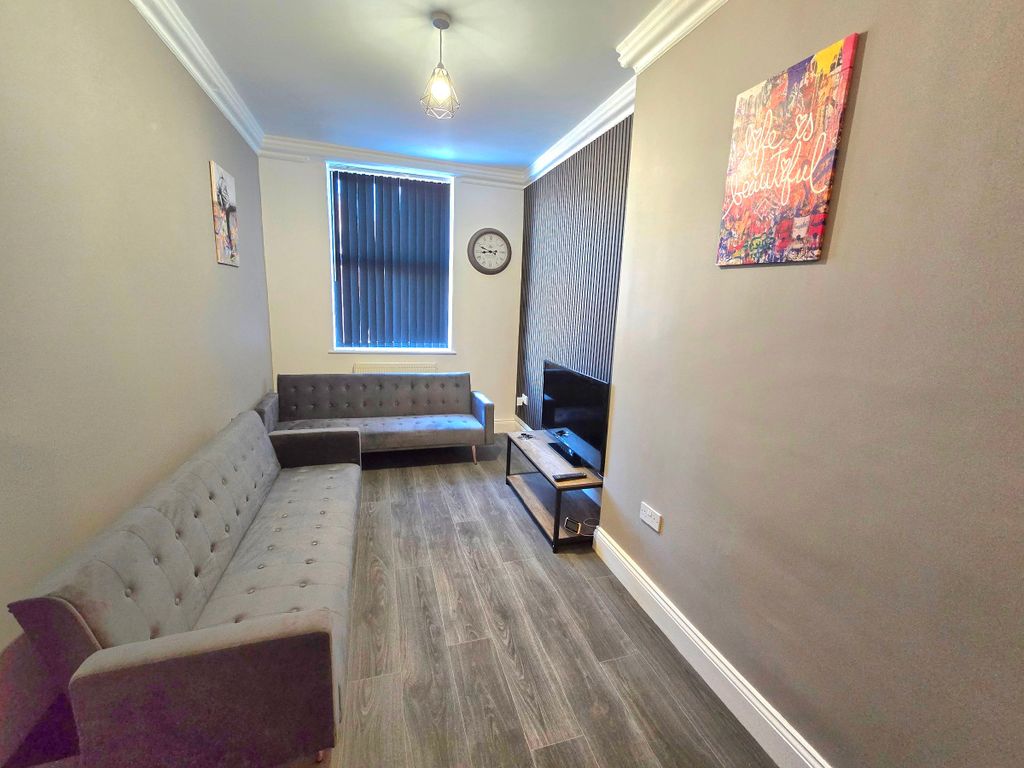 Property photo 2 of 25
