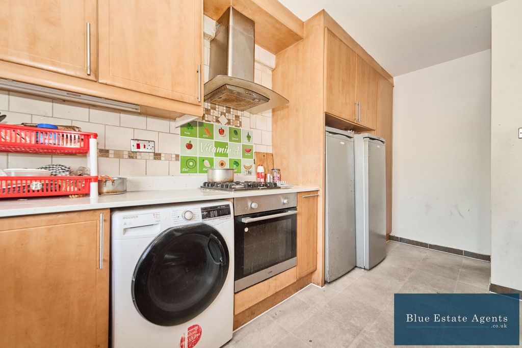 Property photo 2 of 11 Kitchen