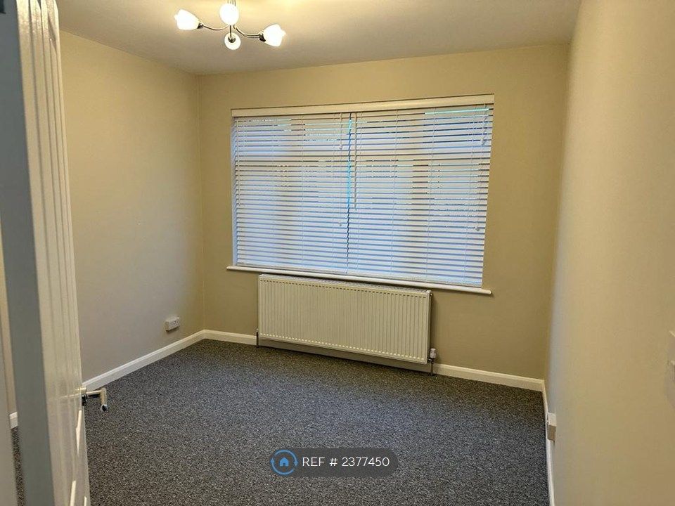 Property photo 3 of 6 Lounge
