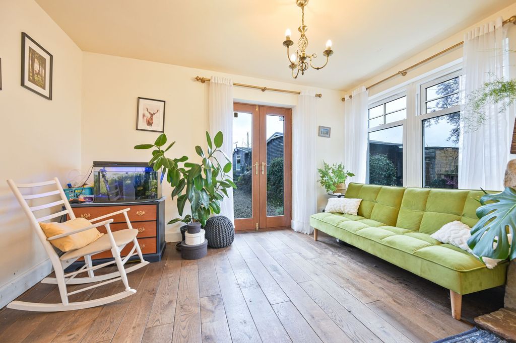 Property photo 2 of 22 Bedroom/Sitting