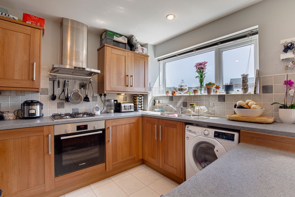 Property photo 3 of 20 Kitchen1