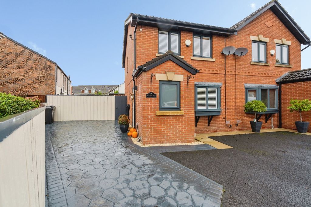 Property photo 2 of 32 Pbox-Img.Jpg