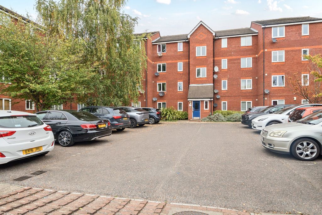 Property photo 1 of 17 External