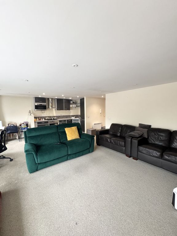 Property photo 3 of 8 541d706d-3E0E-4Fe5-B6A5-99A57445Afd1