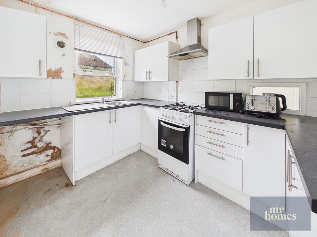 Property photo 3 of 27