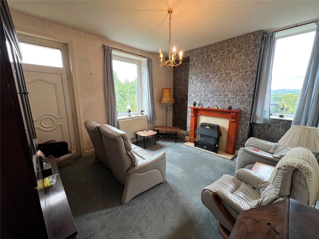 Property photo 3 of 10 Lounge
