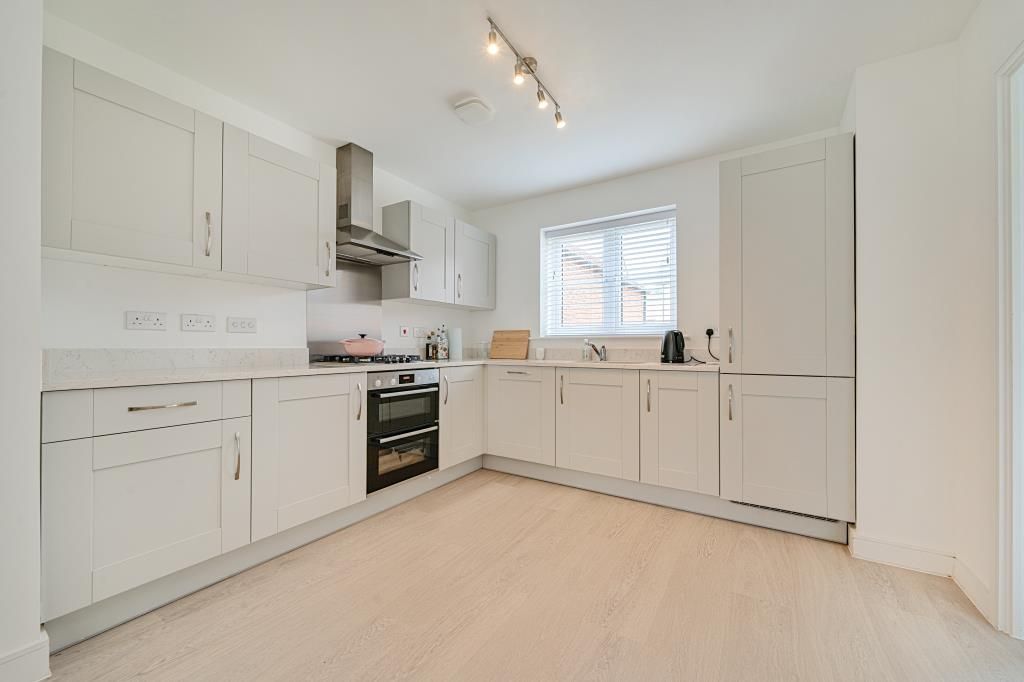 Property photo 3 of 21 Kitchen