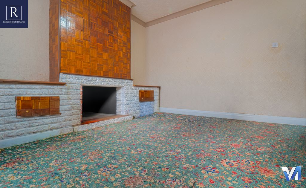 Property photo 3 of 18
