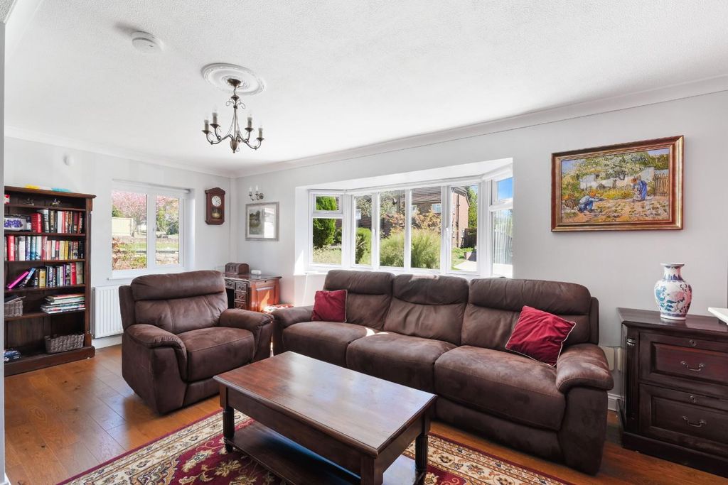 Property photo 2 of 20 Upland Way