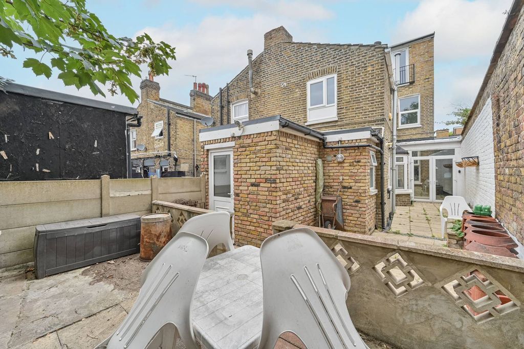 Property photo 3 of 43