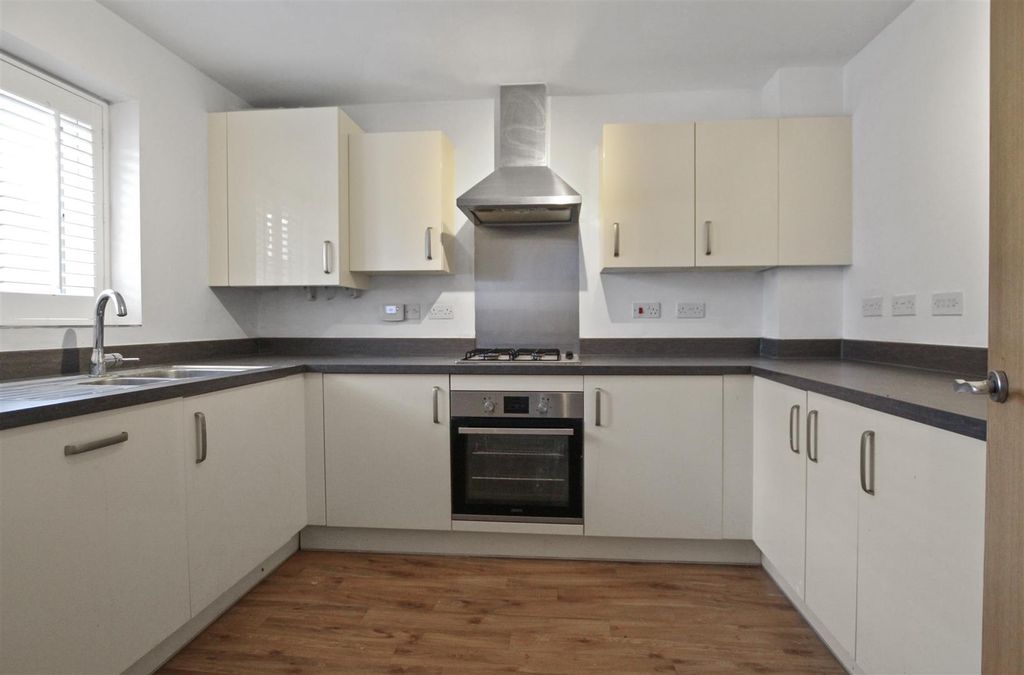Property photo 3 of 11 Seaforth Gardens (2).Jpg