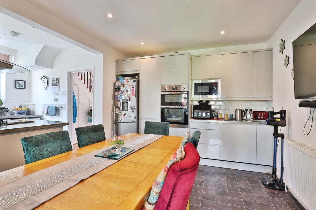 Property photo 3 of 17 Photo