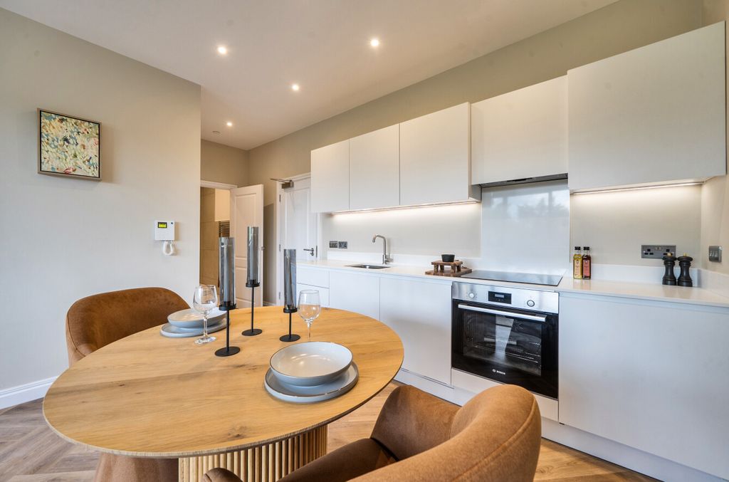 Property photo 1 of 11 Show Home