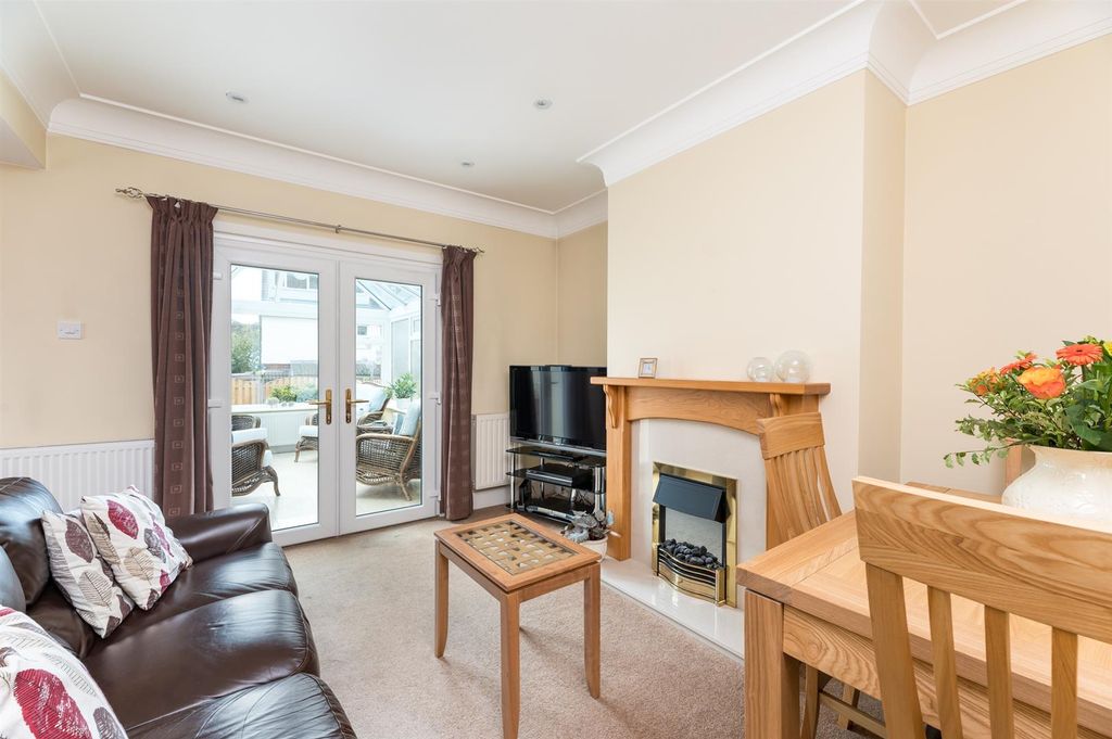 Property photo 3 of 21 Dining Area