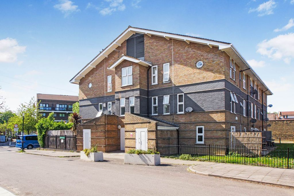 Property photo 2 of 19