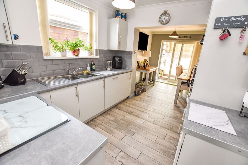 Property photo 3 of 17 Kitchen