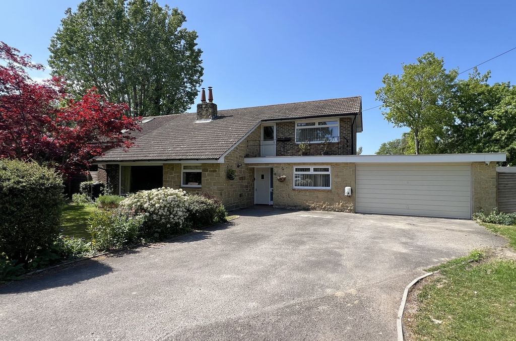 Property photo 1 of 34