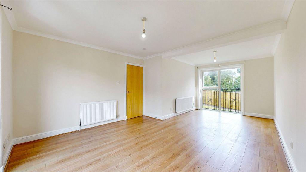 Property photo 2 of 29 Picture No. 12